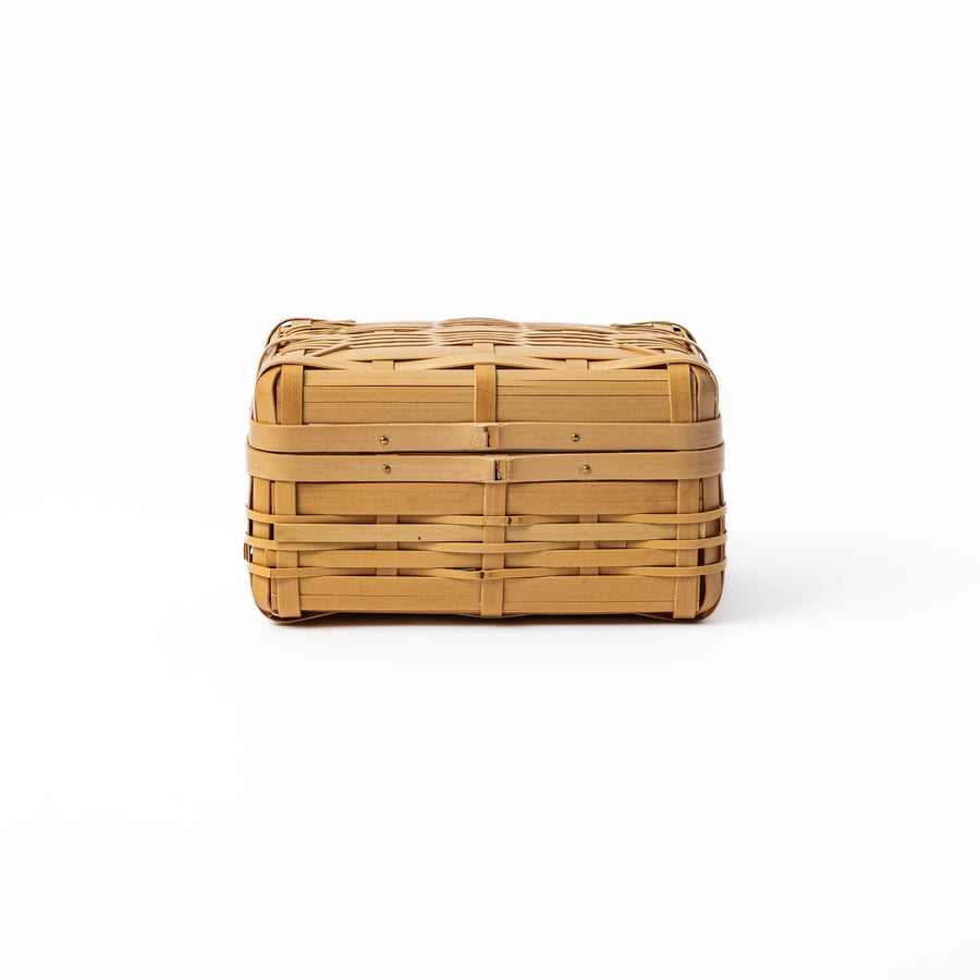 Handcrafted Japanese Hishigi weave bamboo bento basket with lid showing natural flattened bamboo textures