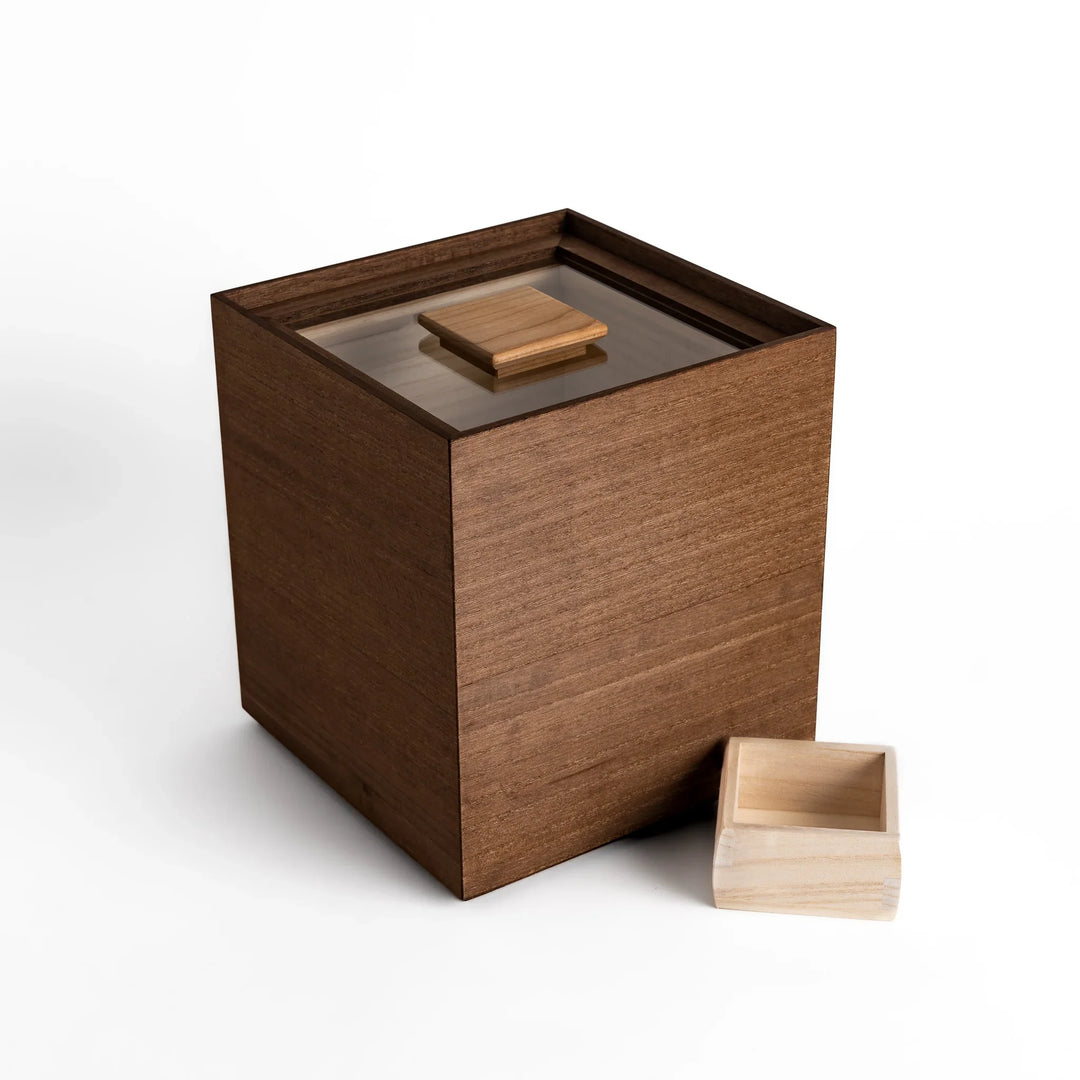 Paulownia wood rice box with clear lid and handle, designed to keep rice fresh by balancing moisture naturally.
