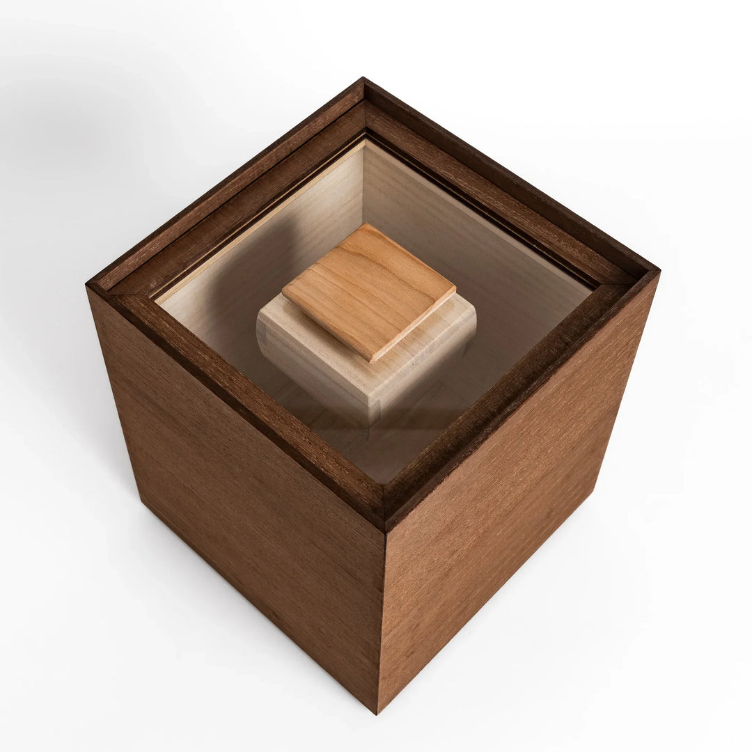 Paulownia wood rice box with clear lid and handle, designed to keep rice fresh by balancing moisture naturally.