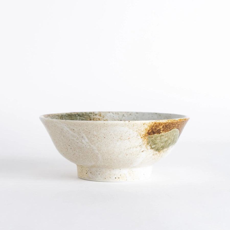 Handcrafted ramen bowl featuring a rustic glaze with unique patterns. Ideal for enhancing your dining experience.
