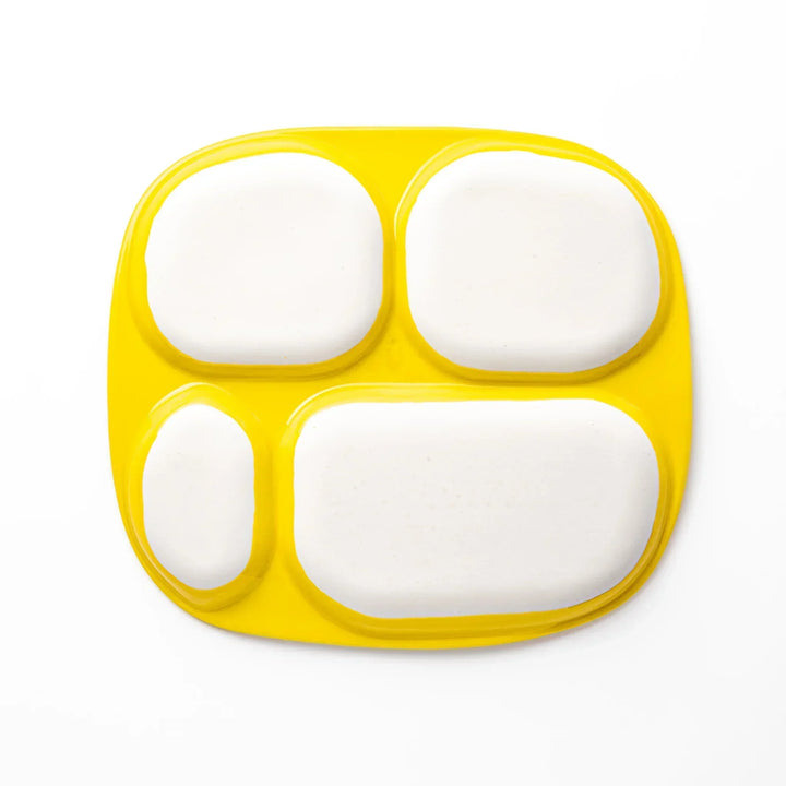 White ceramic kids divided plate with smiling yellow giraffe, tree and bird motifs, vibrant yellow sections