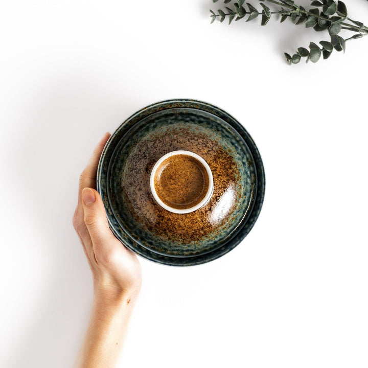 Ceramic donburi bowl with brown and blue reactive glaze and lid perfect for rice noodle or soup dishes.