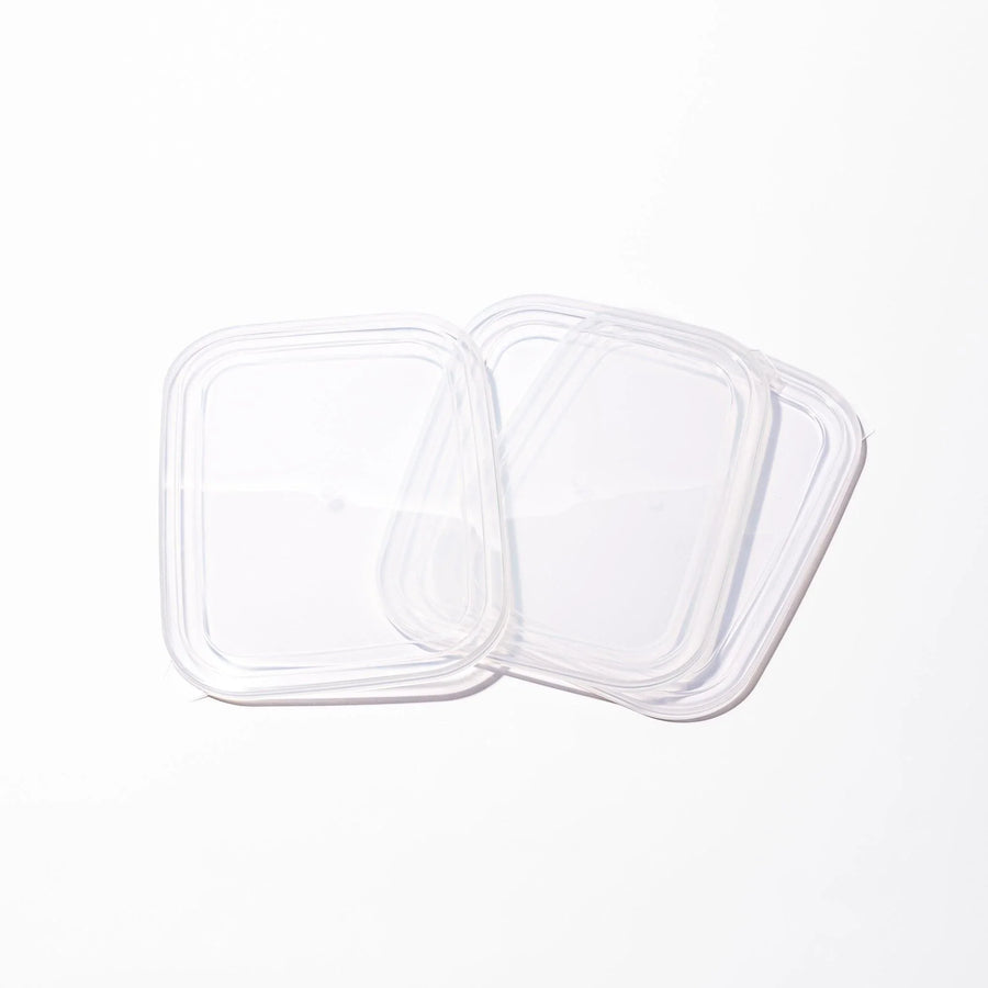Transparent lids for stainless prep trays with snug fit and durable seal, ideal for efficient food storage.