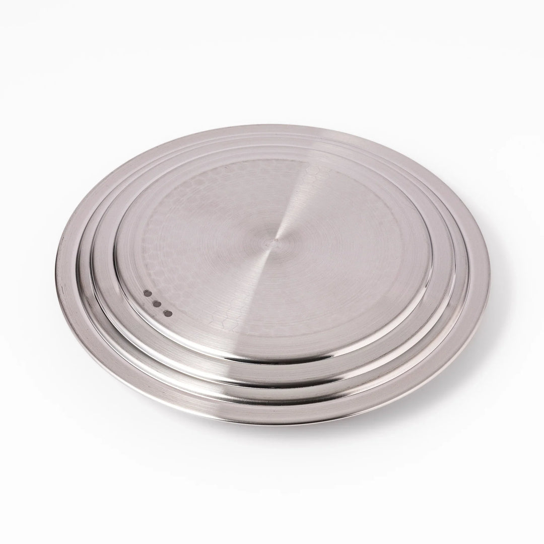 Stainless steel lid with wooden knob for Yukihira pots blending modern simplicity and Japanese craftsmanship.