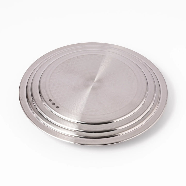 Stainless steel lid with wooden knob for Yukihira pots blending modern simplicity and Japanese craftsmanship.