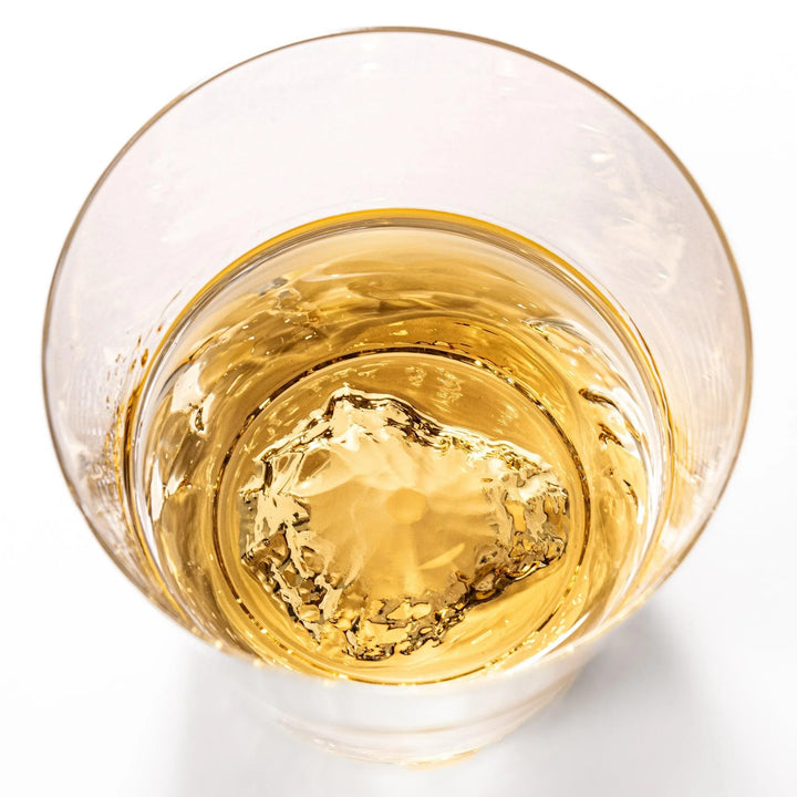 Clear glass featuring an embossed design of Mount Fuji at the base. Ideal for serving cold beverages.