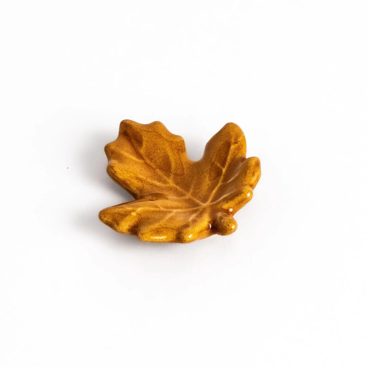 Autumn maple leaf chopstick rest with detailed brown leaf design and glossy finish for seasonal dining decor.