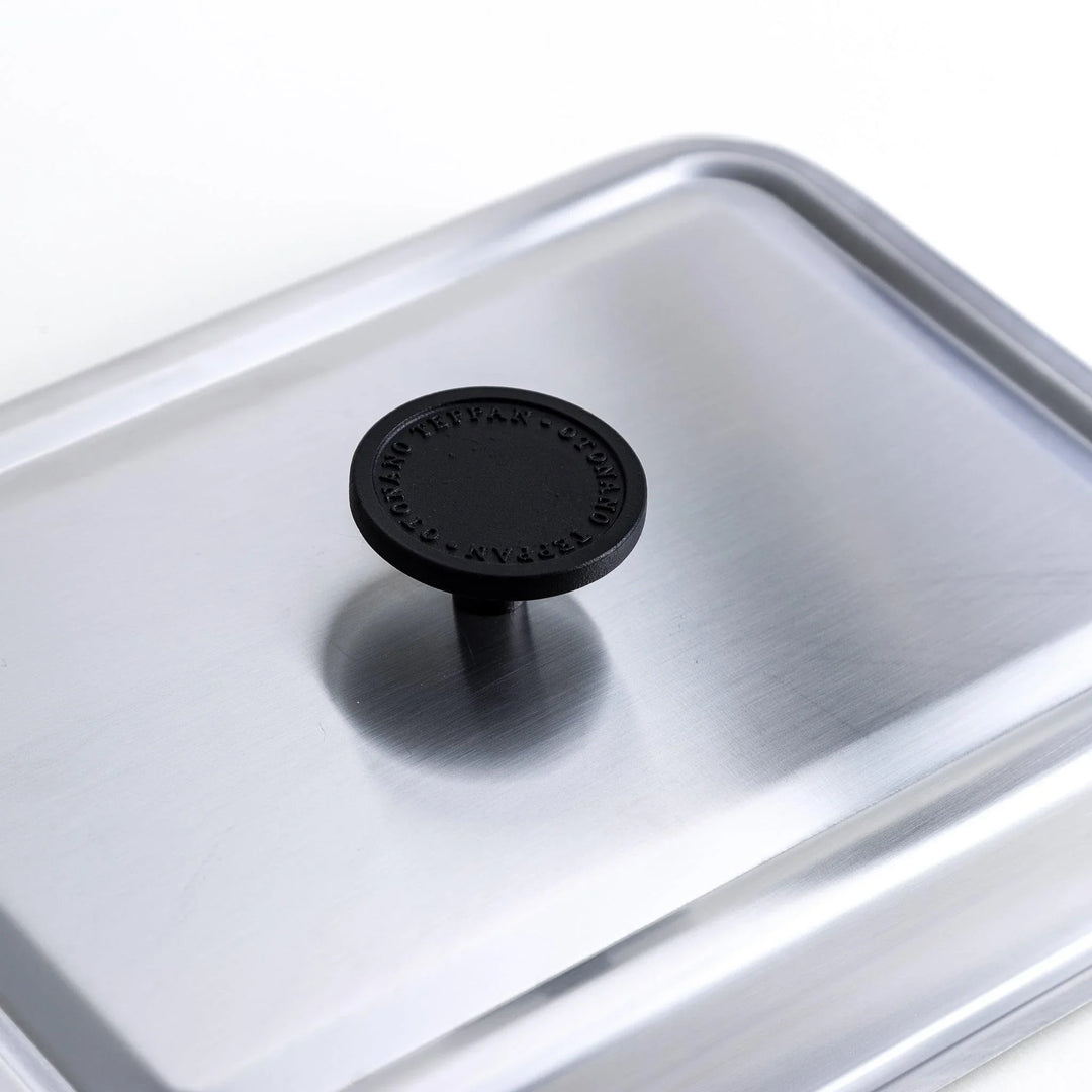 Rectangular teppanyaki grill pan with wooden handles on both sides with stainless steel lids