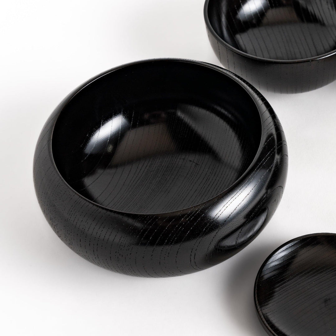 Black lacquer Oryoki bowl set with large serving bowl three medium bowls and small plates glossy finish.
