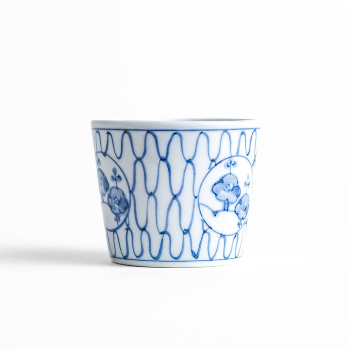 A condiment bowl decorated with a round floral motif, surrounded by a wavy lattice pattern, available in blue or red ink.