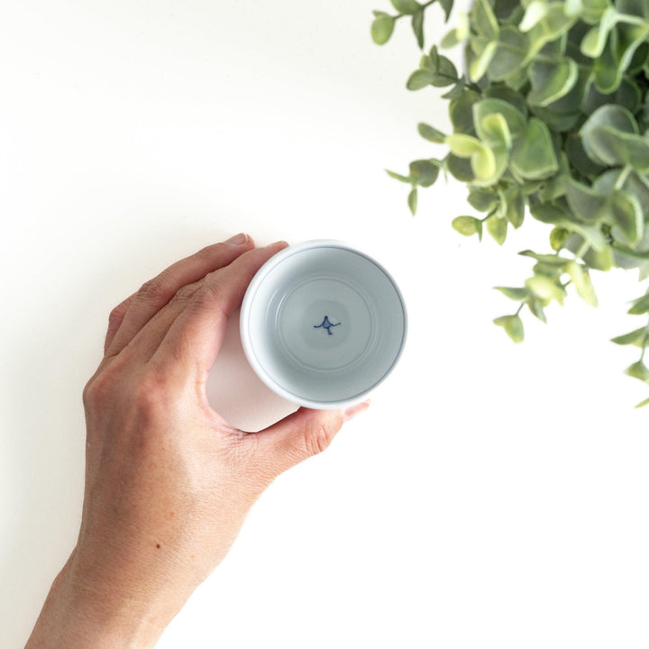 A condiment bowl decorated with a round floral motif, surrounded by a wavy lattice pattern, available in blue or red ink.