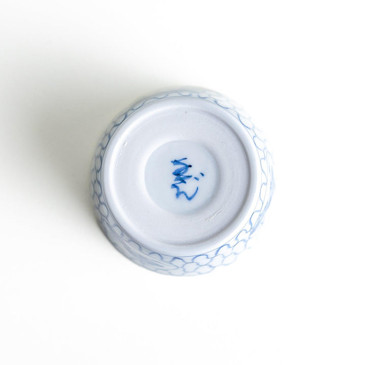 A condiment bowl decorated with a round floral motif, surrounded by a wavy lattice pattern, available in blue or red ink.