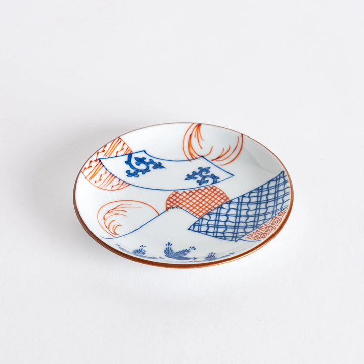 Three sided Mount Fuji Japanese sauce dish with arabesque pattern ideal for soy sauce or condiments.