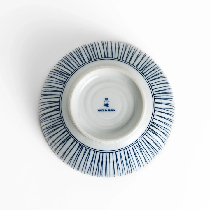 Ramen bowl with delicate blue stripes and a gold-rimmed edge, adding subtle elegance to your dining experience.