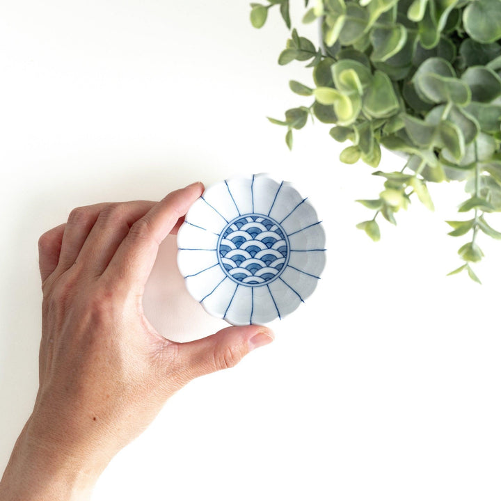 Small dessert bowls with scalloped edges, featuring a colorful inner pattern. Available in red or blue.