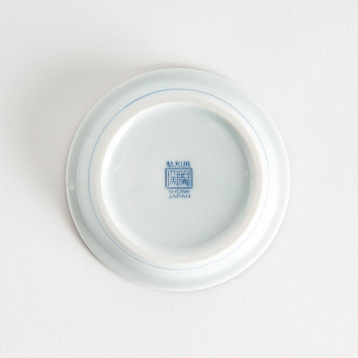 A round saucer with traditional blue floral patterns.