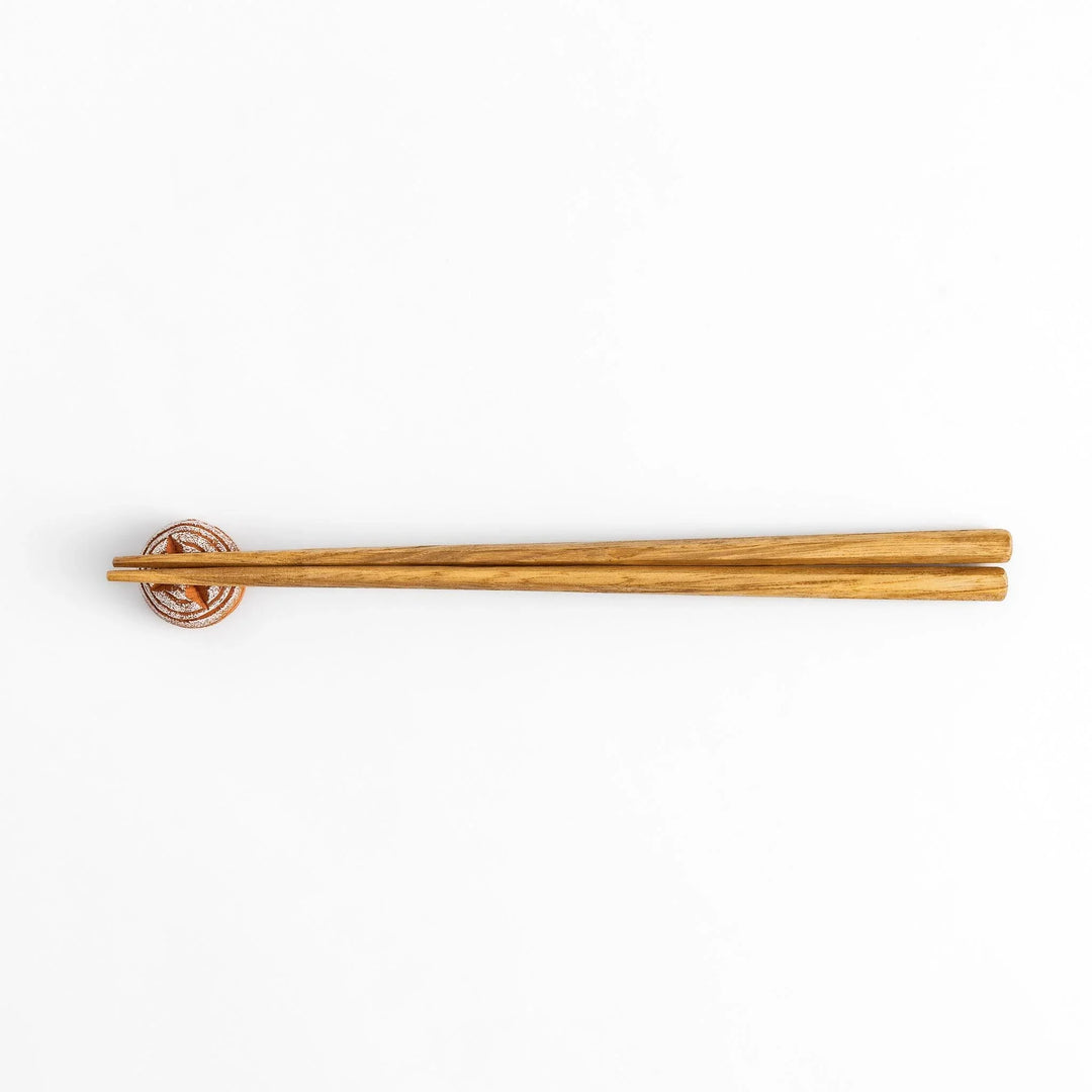 Charming chopstick rest shaped like a round loaf of country-style bread, dusted with flour for a realistic and cozy touch.