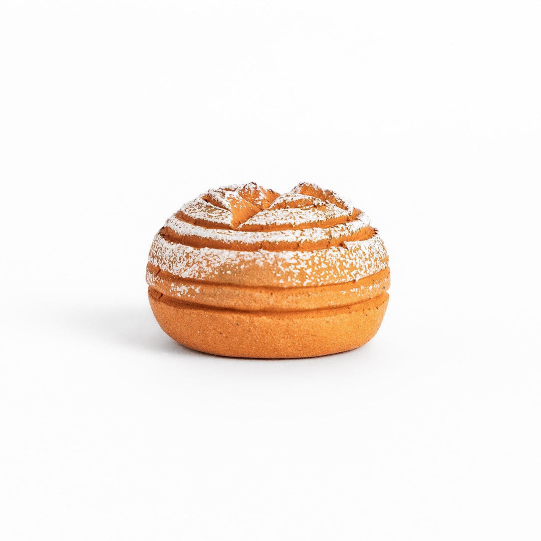 Charming chopstick rest shaped like a round loaf of country-style bread, dusted with flour for a realistic and cozy touch.