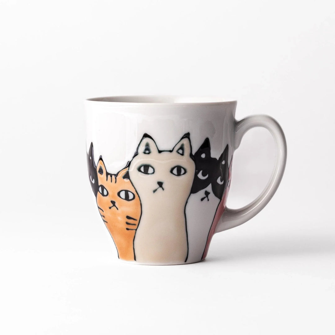 Kids’ rice bowl featuring a row of colorful cats in orange, black, and blue, perfect for adding fun to mealtime.