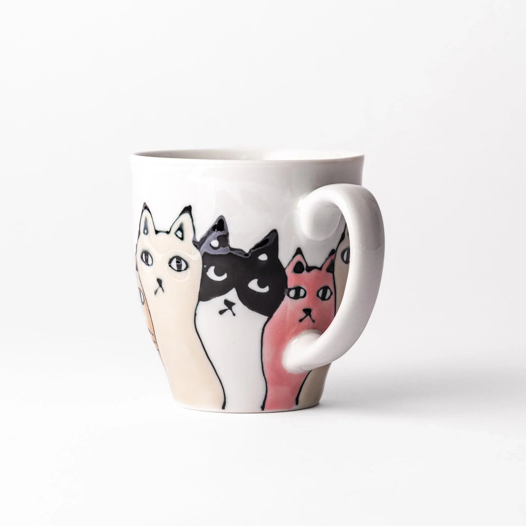 Kids’ rice bowl featuring a row of colorful cats in orange, black, and blue, perfect for adding fun to mealtime.