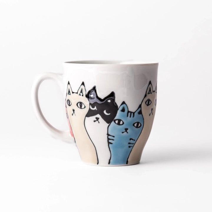 Kids’ rice bowl featuring a row of colorful cats in orange, black, and blue, perfect for adding fun to mealtime.