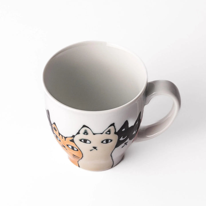 Kids’ rice bowl featuring a row of colorful cats in orange, black, and blue, perfect for adding fun to mealtime.