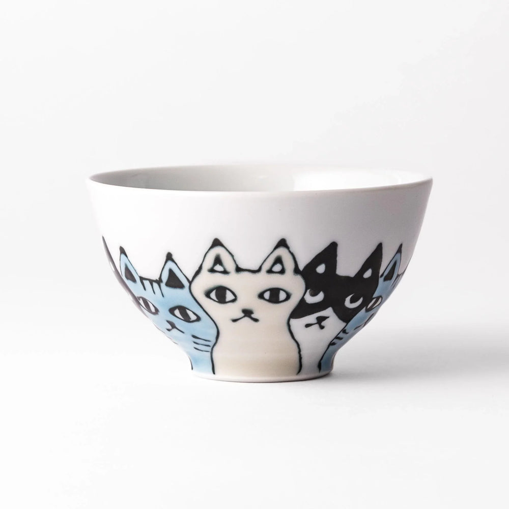 Kids’ rice bowl featuring a row of colorful cats in orange, black, and blue, perfect for adding fun to mealtime.