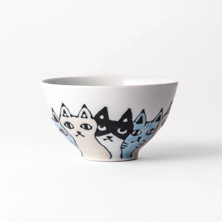 Kids’ rice bowl featuring a row of colorful cats in orange, black, and blue, perfect for adding fun to mealtime.