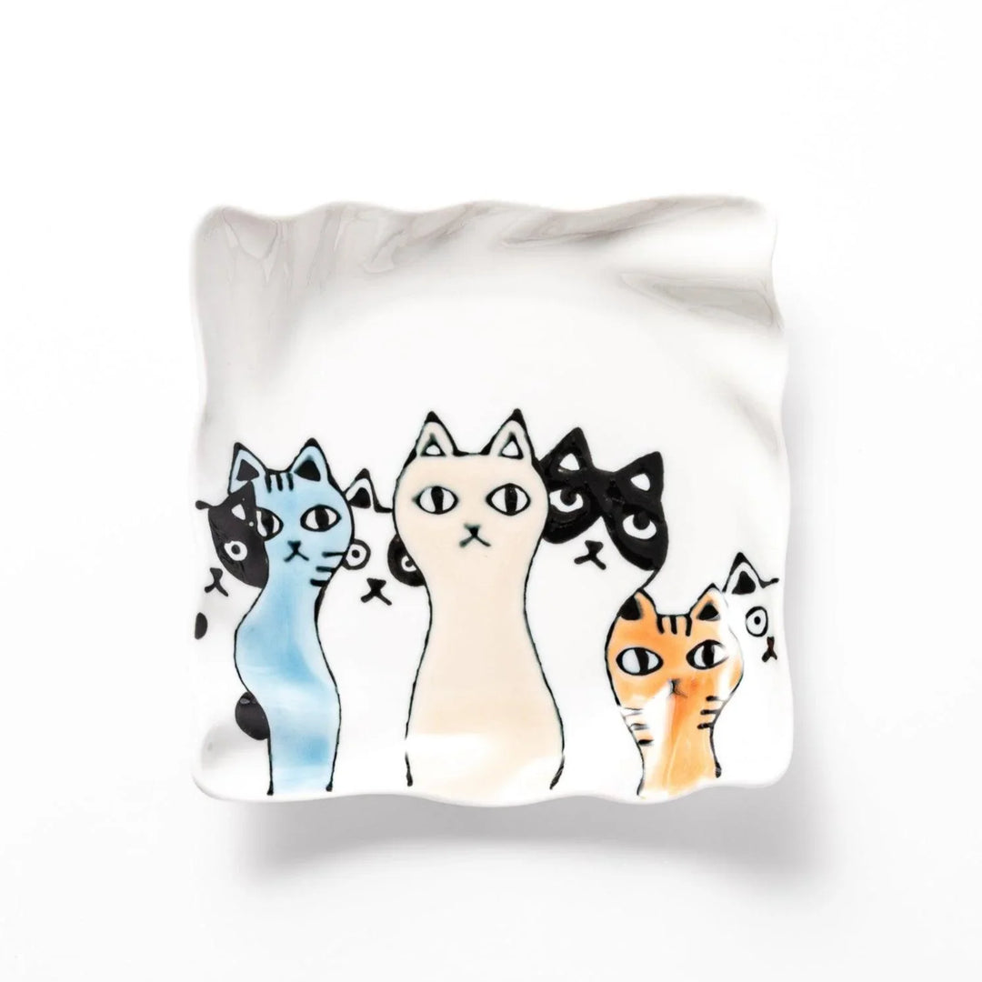 Wavy white dessert plate featuring colorful cats in black, orange, and blue, adding a playful charm to your table.