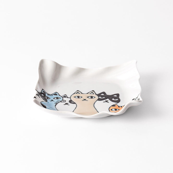 Wavy white dessert plate featuring colorful cats in black, orange, and blue, adding a playful charm to your table.