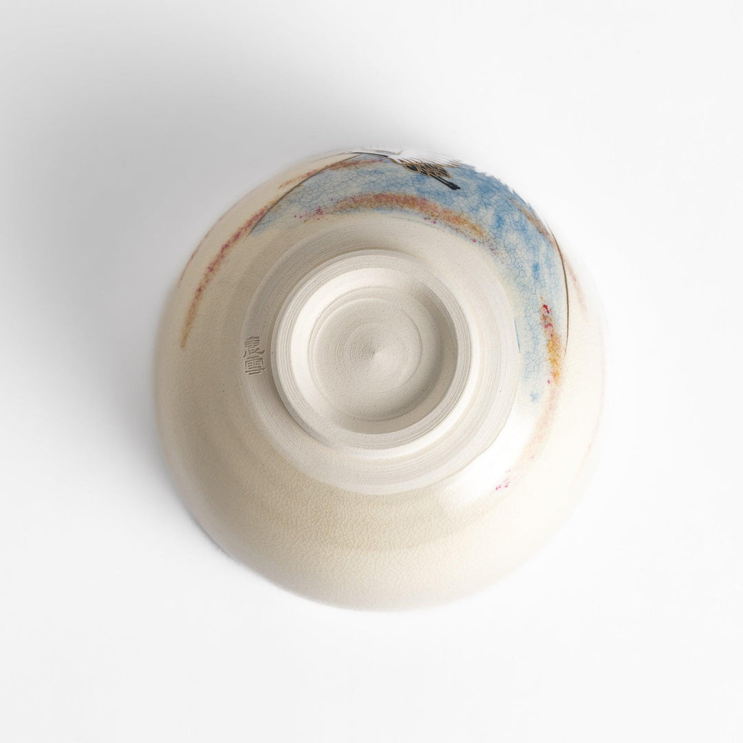Matcha bowl featuring Mount Fuji and flying cranes with gold accents, adding luxury and tradition to tea ceremonies.