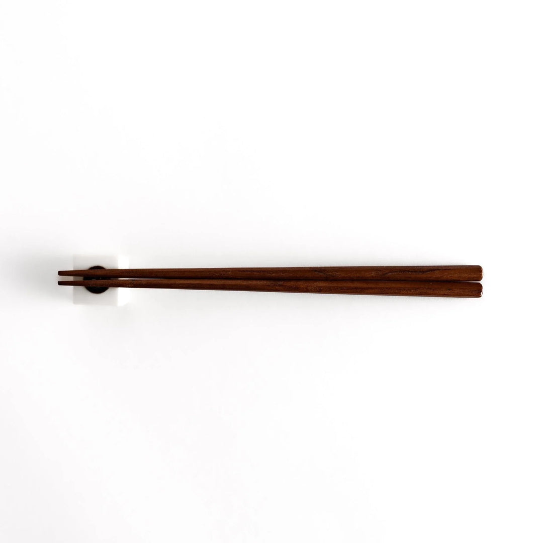Ceramic tofu chopstick rest shaped like hiyayakko block with beige cube and decorative circular detail.