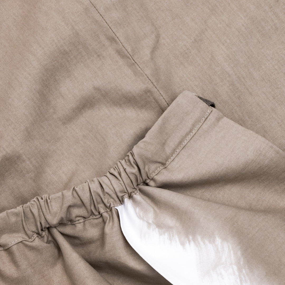 Elegant beige Japanese apron from our kitchen linens collection, designed with pockets and adjustable straps.