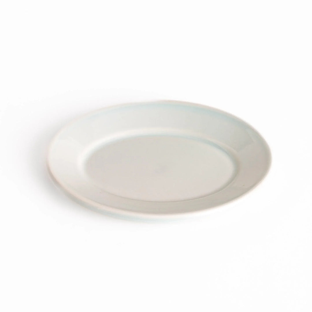 Durable and elegant white ceramic dessert plate, adding a pop of sunshine to your table setting.