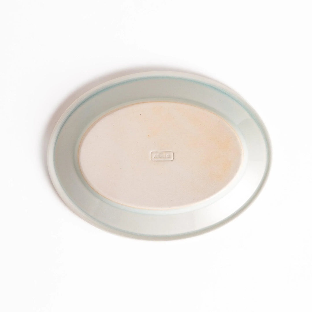 Durable and elegant white ceramic dessert plate, adding a pop of sunshine to your table setting.