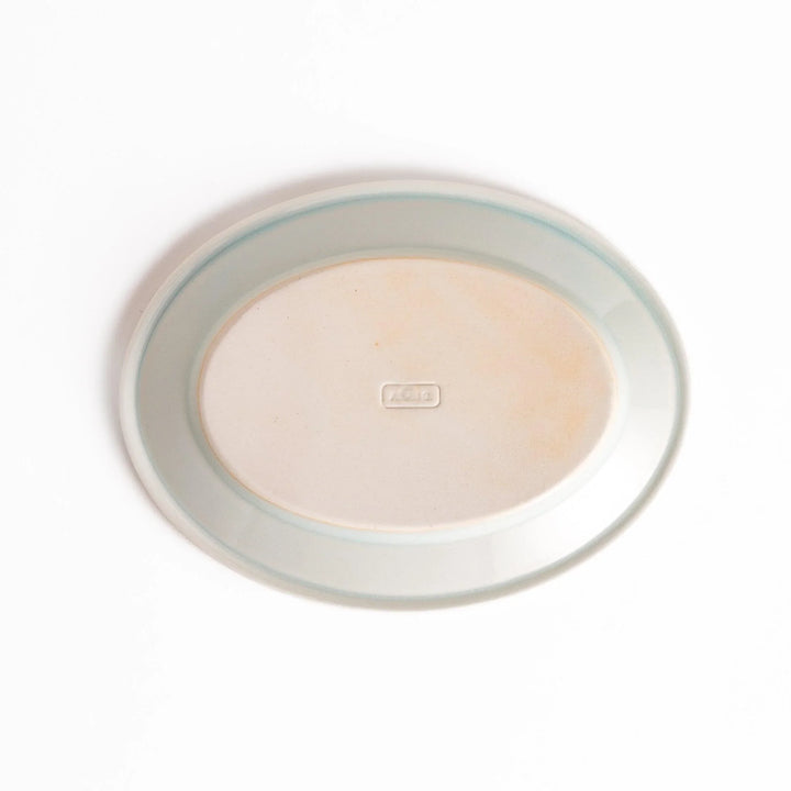 Durable and elegant white ceramic dessert plate, adding a pop of sunshine to your table setting.