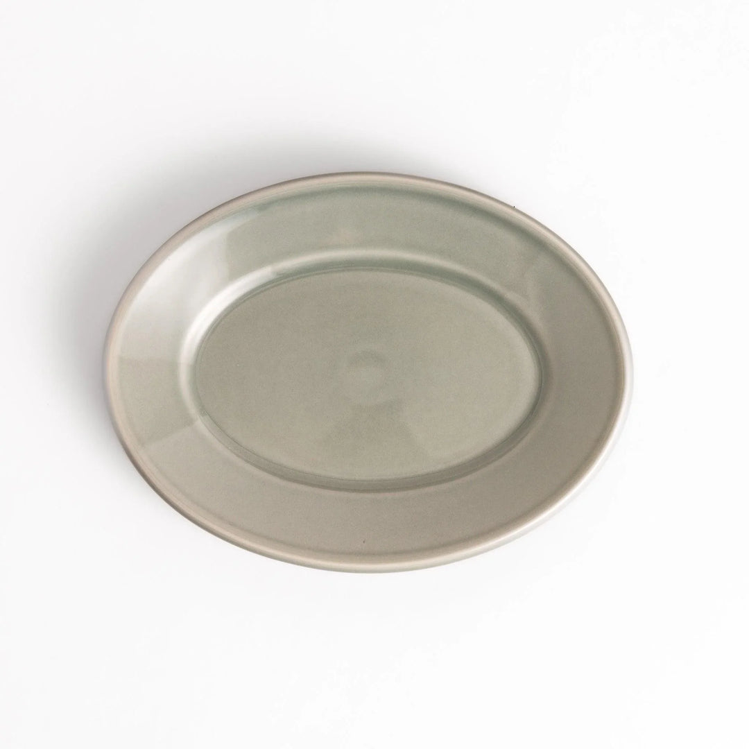 Durable and elegant gray ceramic dessert plate, adding a pop of sunshine to your table setting.