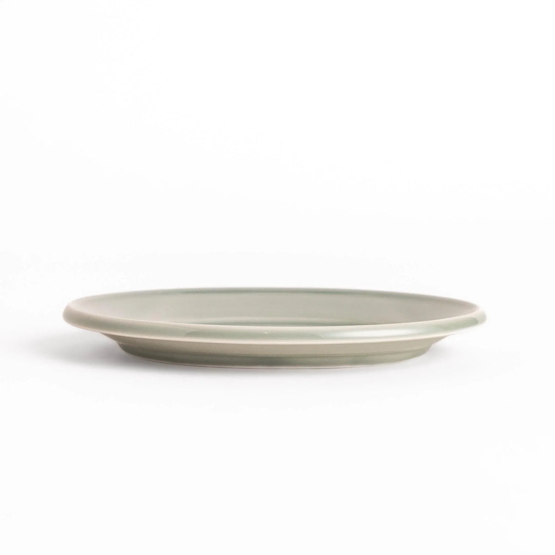 Durable and elegant gray ceramic dessert plate, adding a pop of sunshine to your table setting.