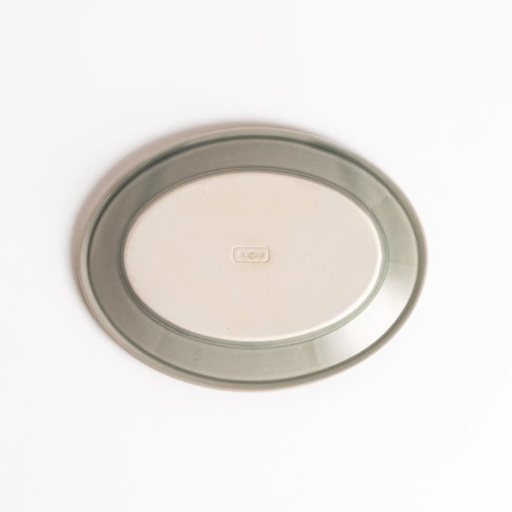 Durable and elegant gray ceramic dessert plate, adding a pop of sunshine to your table setting.