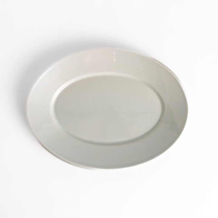 Durable and elegant white ceramic dinner plate, adding a pop of color to your table setting.