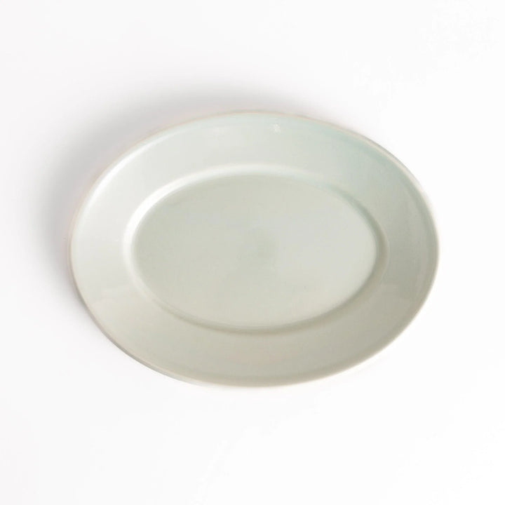 Durable and elegant white ceramic salad plate, adding a pop of color to your table setting.