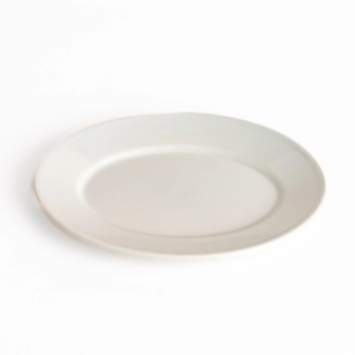 Durable and elegant white ceramic salad plate, adding a pop of color to your table setting.