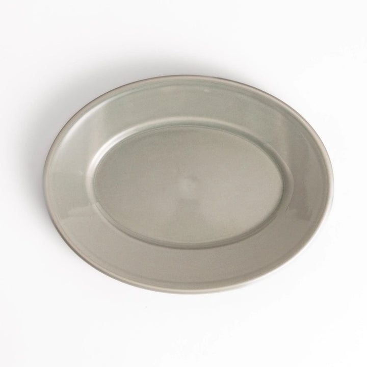 Durable and elegant gray ceramic salad plate, adding a pop of color to your table setting.