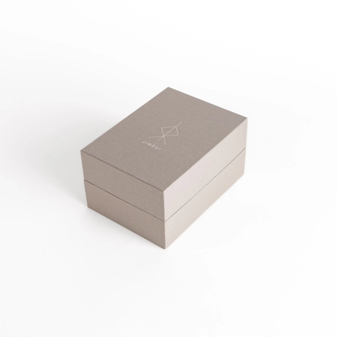 Packaging box for the black teapot, designed for safe storage with a minimalist aesthetic.