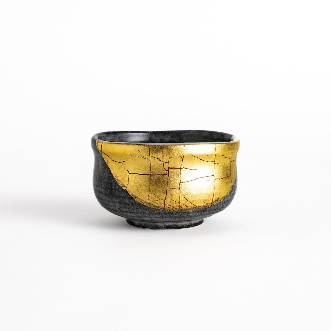 Black matcha bowl with a striking gold crackle effect, adding a touch of elegance to your traditional matcha tea ceremony.