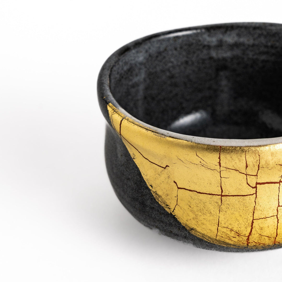 Black matcha bowl with a striking gold crackle effect, adding a touch of elegance to your traditional matcha tea ceremony.