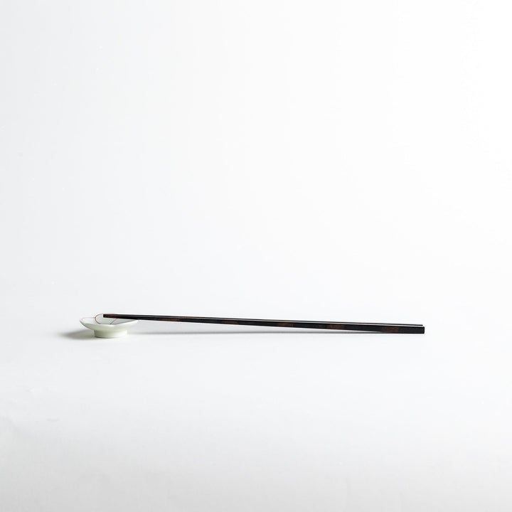 A pair of simple thin lacquered chopsticks with a minimalist design, perfect for everyday use. Available in red or black.