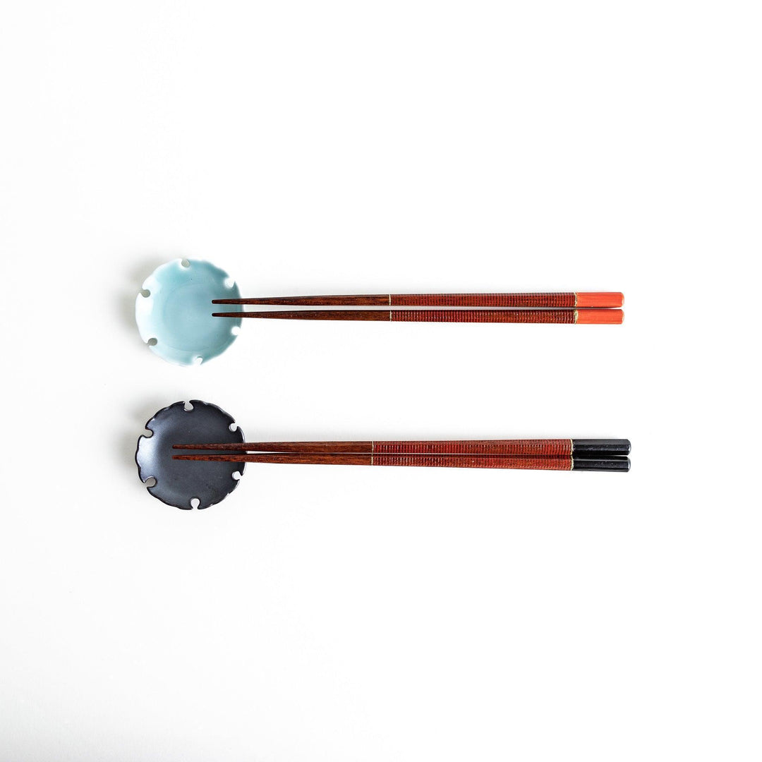 Chopsticks with red and black handles, featuring a rustic and traditional Japanese design.