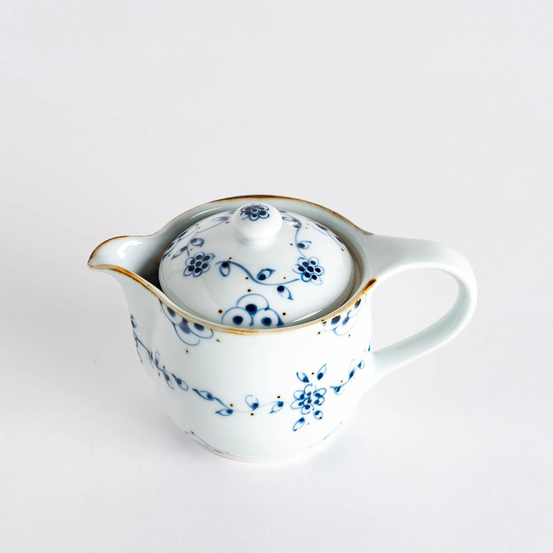 Elegant teapot featuring a vintage vine floral design, perfect for serving tea and enhancing your tea experience.